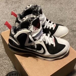 Nike Black and White Athletic Shoes